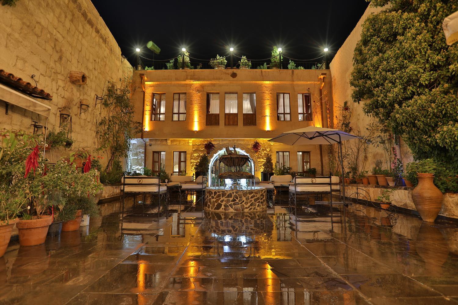 Aja Cappadocia Cave Hotel ウルギュップ エクステリア 写真